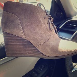 LUCKY BRAND LACE UP SUEDE WEDGE BOOTIE WOMEN 9.5